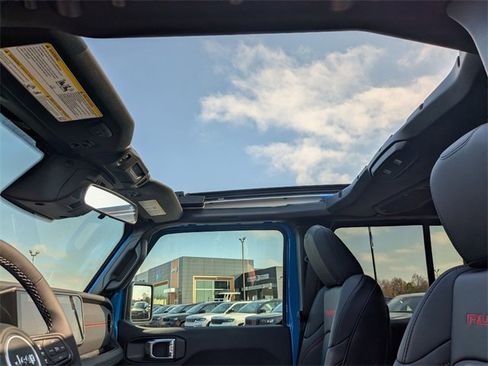 New 2025 Jeep Wrangler Unlimited Rubicon image 24