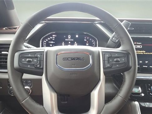 Used 2025 GMC Sierra 2500 Denali image 12