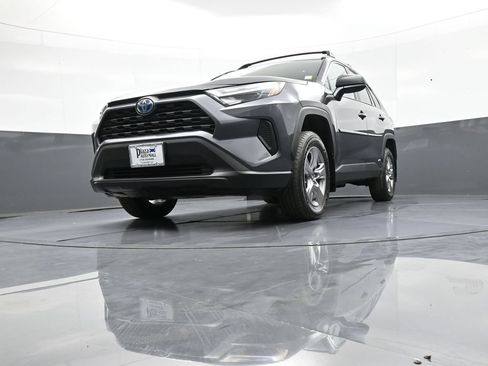 Used 2024 Toyota RAV4 LE AWD/4WD image 25