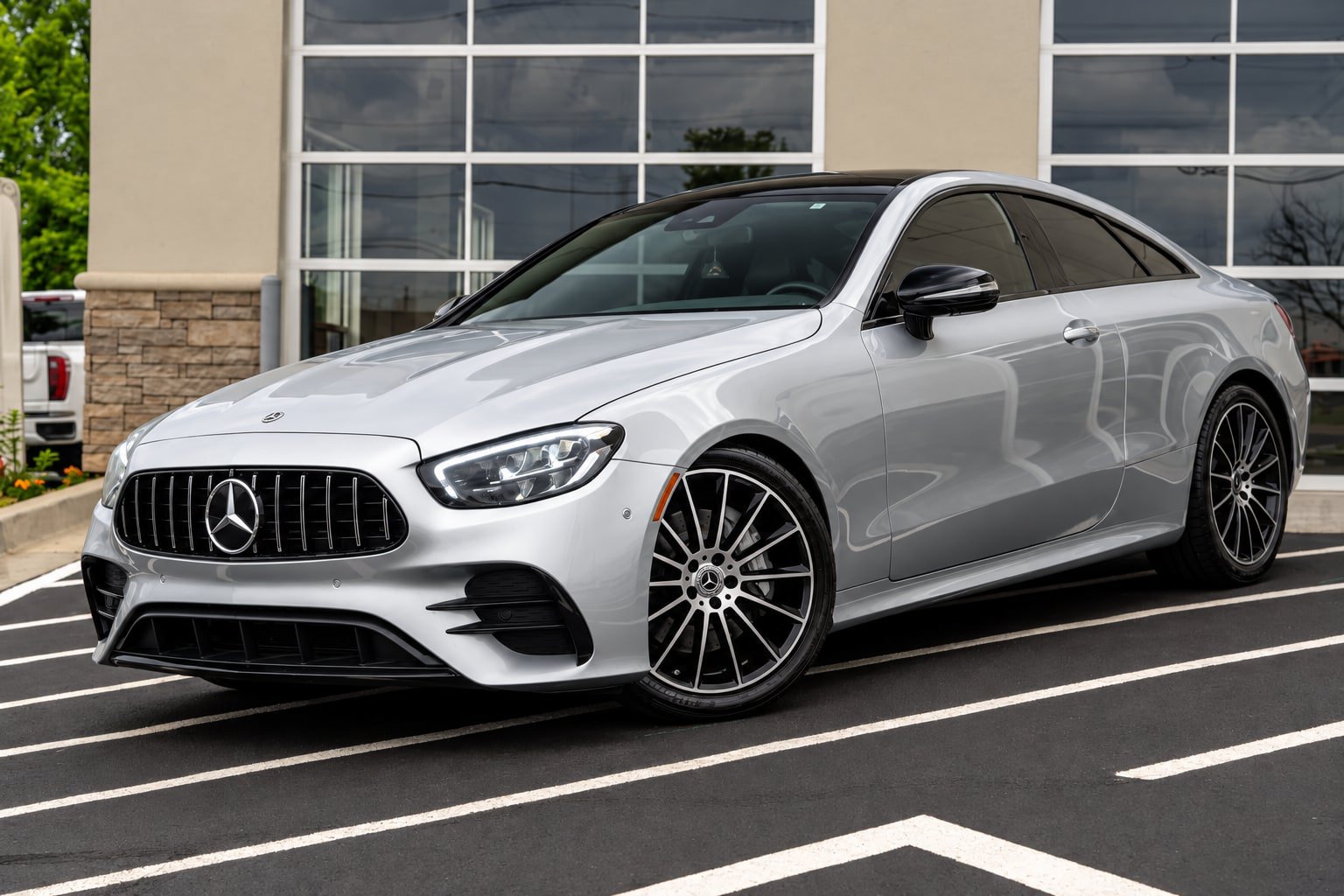 Used 2023 Mercedes-Benz E 450 Coupe image 2