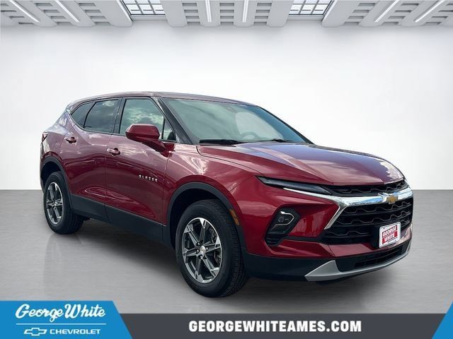 Used 2025 Chevrolet Blazer LT AWD/4WD image 1