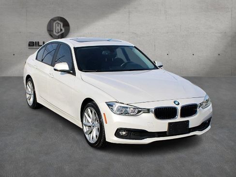 Used 2018 BMW 320i xDrive Sedan image 3