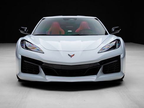 Used 2024 Chevrolet Corvette Z06 RWD image 10