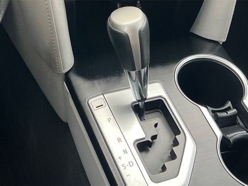 Used 2013 Toyota Camry LE image 23