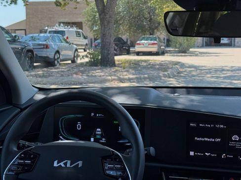 Used 2026 Kia Niro LX FWD image 29
