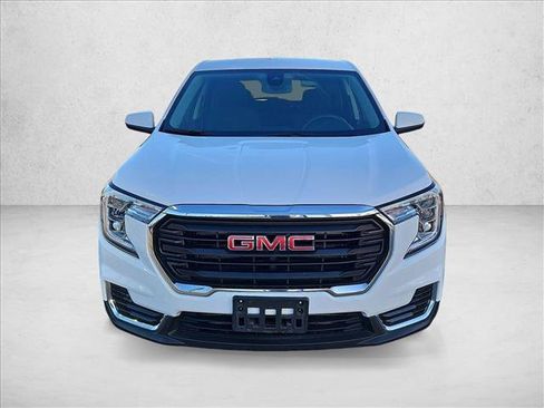 Used 2024 GMC Terrain SLE image 2