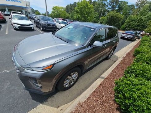 Used 2019 Hyundai Santa Fe SEL FWD image 3