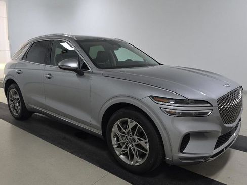 Used 2025 Genesis GV70 2.5T AWD/4WD image 3
