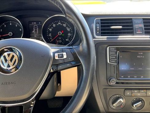 Used 2017 Volkswagen Jetta SE FWD image 19