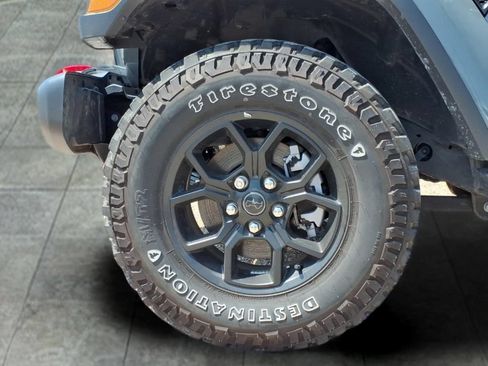 Used 2025 Jeep Gladiator Sport AWD/4WD image 8