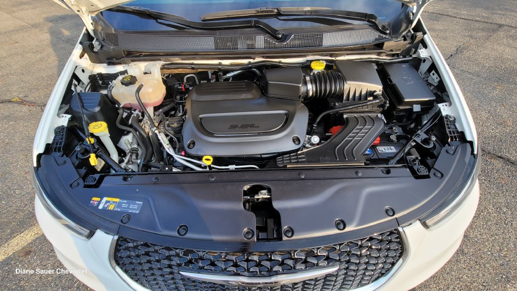 Used 2024 Chrysler Pacifica Touring-L FWD image 17