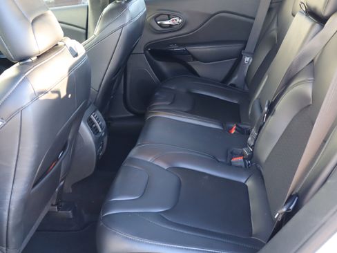 Used 2020 Jeep Cherokee Latitude Plus image 31