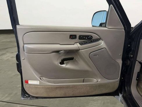 Used 2005 Chevrolet Tahoe Z71 w/ Preferred Equipment Group AWD/4WD image 14