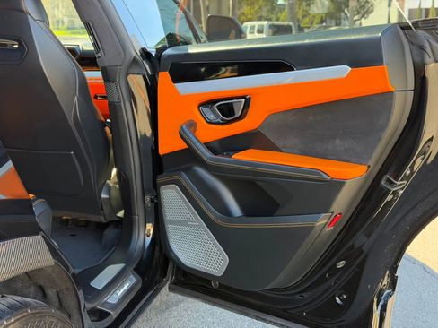 Used 2019 Lamborghini Urus Sport Utility 4D image 13