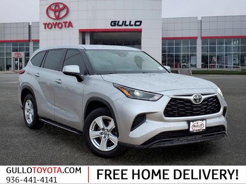 Used 2022 Toyota Highlander L FWD image 1