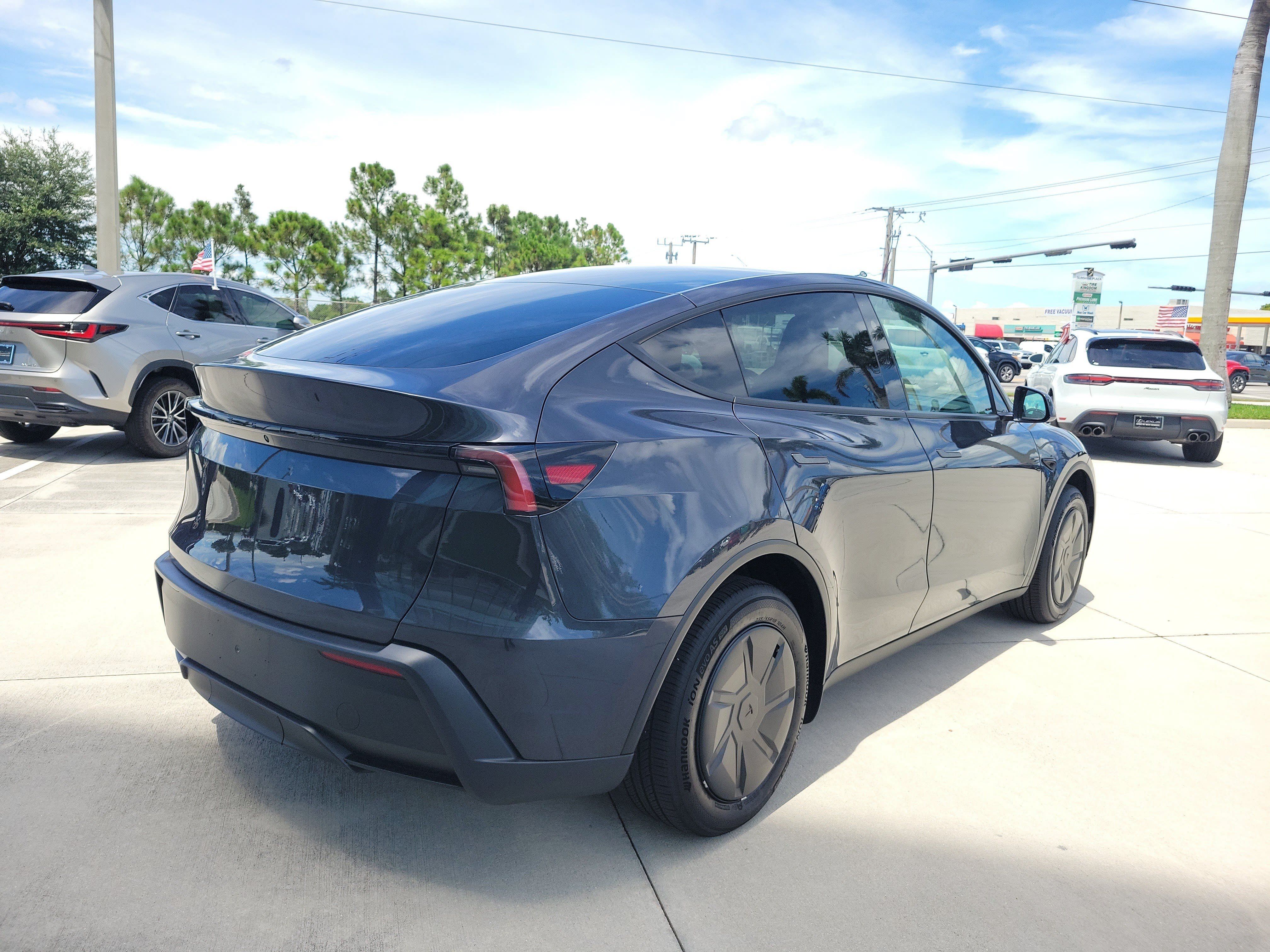 Used 2026 Tesla Model Y 2WD image 8