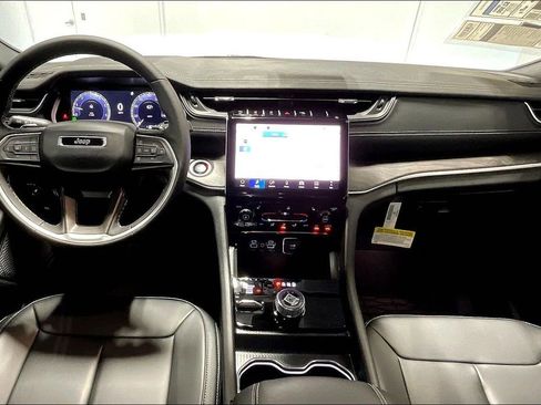 New 2025 Jeep Grand Cherokee Limited image 9