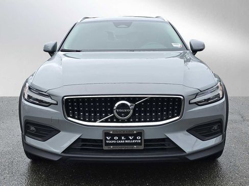 Certified 2025 Volvo V60 B5 Cross Country Plus AWD/4WD image 9