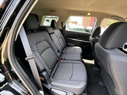 Used 2025 Nissan Pathfinder S AWD/4WD image 25