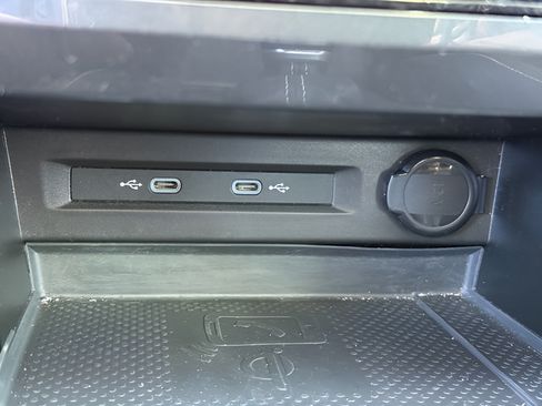 Used 2023 Volkswagen Tiguan SE AWD/4WD image 13