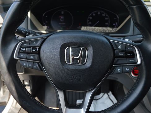 Used 2018 Honda Accord Touring image 10