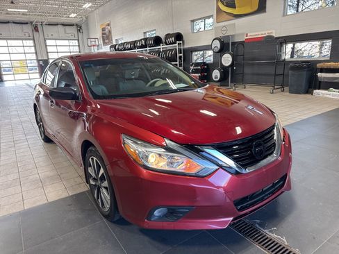 Used 2017 Nissan Altima 2.5 SV w/ Interior Lighting Package image 14