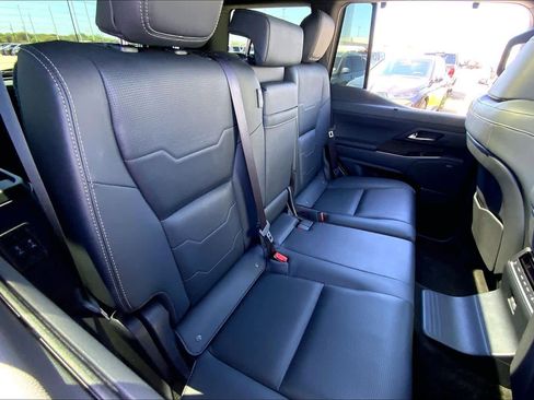 Used 2024 Lexus GX 550 w/ Accessory Package (Z1) image 18