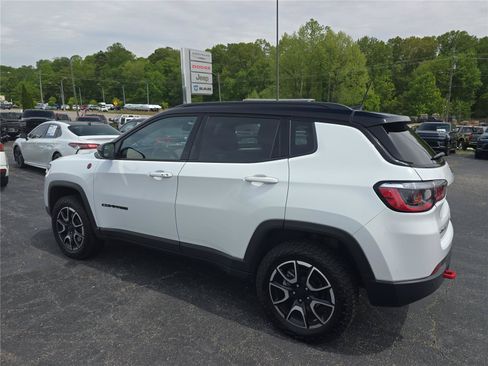 Used 2024 Jeep Compass Trailhawk AWD/4WD image 5