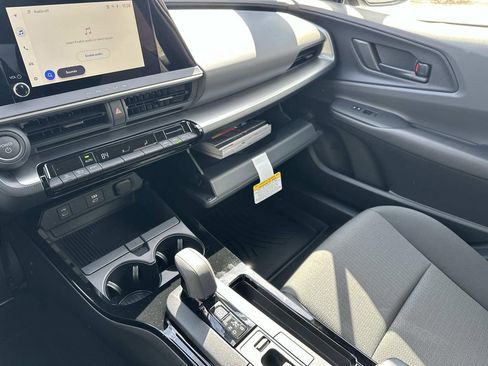 New 2026 Toyota Prius LE image 32