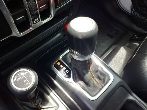 Used 2021 Jeep Gladiator Overland AWD/4WD image 7