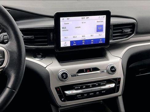 Certified 2022 Ford Explorer XLT w/ Equipment Group 202A image 5