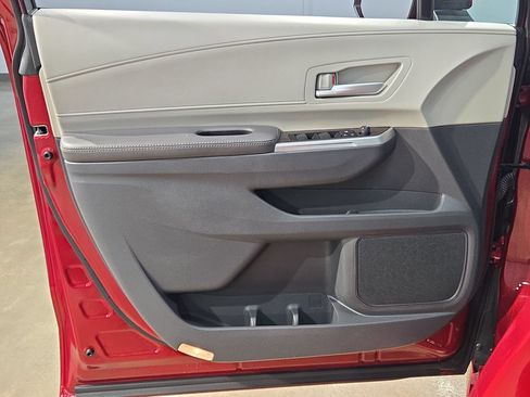 Used 2023 Toyota Sienna XLE FWD image 20