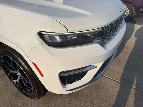 Used 2022 Jeep Grand Cherokee Summit AWD/4WD image 18