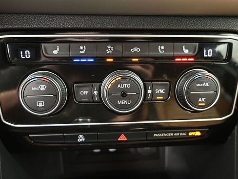 Used 2022 Volkswagen Atlas Cross Sport SEL Premium R-Line AWD/4WD image 22