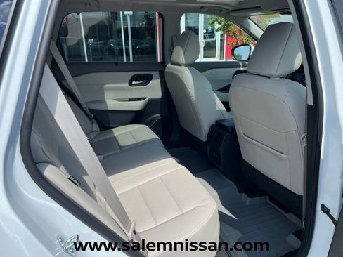 Used 2025 Nissan Rogue SV w/ SV Premium Package AWD/4WD image 23