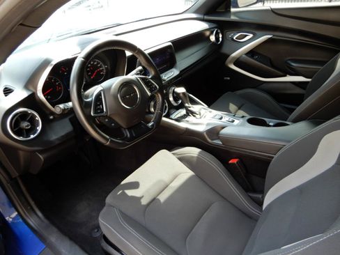 Used 2021 Chevrolet Camaro LT w/ Technology Package RWD image 9