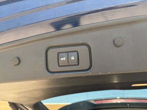 Used 2025 Nissan Pathfinder SV FWD image 23