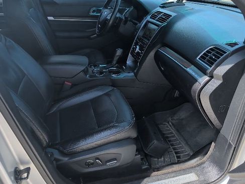 Used 2016 Ford Explorer Limited w/ Equipment Group 301A FWD image 9