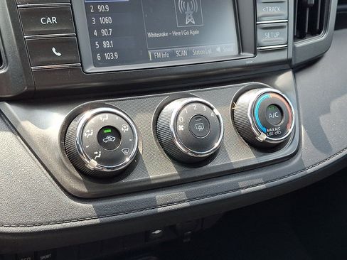 Used 2015 Toyota RAV4 LE AWD/4WD image 16