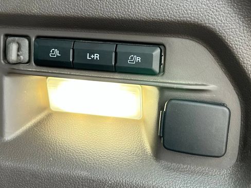 Used 2023 Ford Explorer Platinum w/ Technology Package AWD/4WD image 8