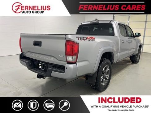 Used 2017 Toyota Tacoma TRD Sport image 9
