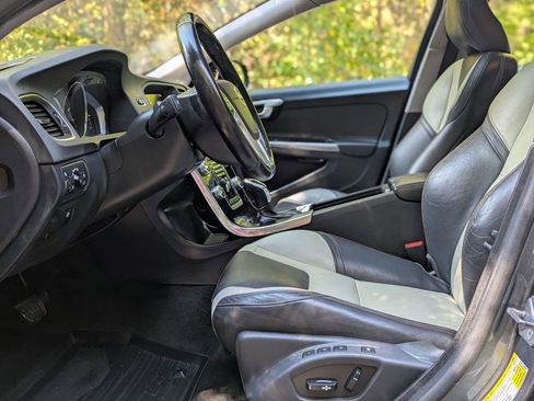 Used 2017 Volvo S60 T5 Cross Country Platinum image 15