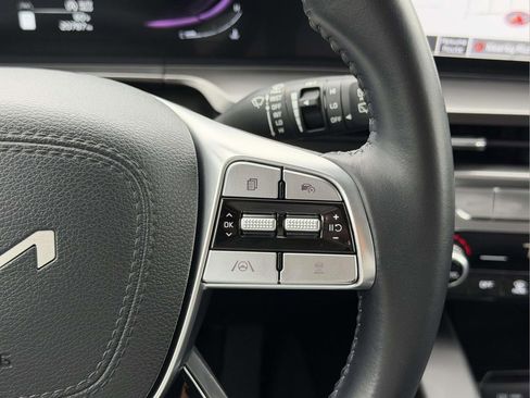 Used 2024 Kia Telluride LX AWD/4WD image 9