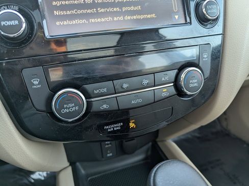 Used 2016 Nissan Rogue SL w/ SL Premium Package image 21