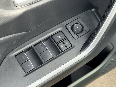Used 2025 Toyota RAV4 XLE image 17