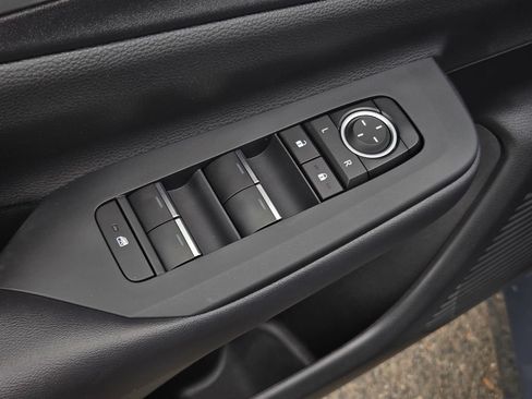 Used 2024 Toyota Prius Prime FWD image 11