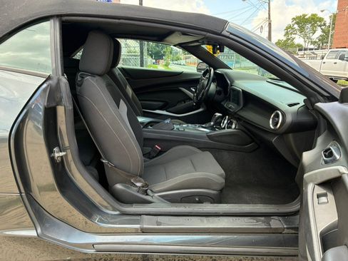 Used 2017 Chevrolet Camaro LT RWD image 10