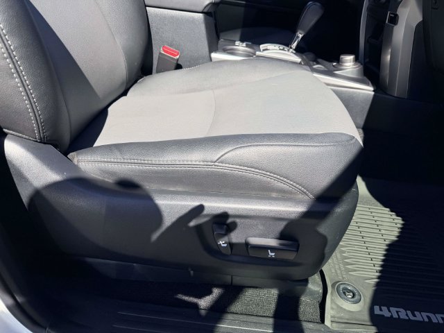 Used 2021 Toyota 4Runner SR5 Premium w/ Moonroof Package AWD/4WD image 9