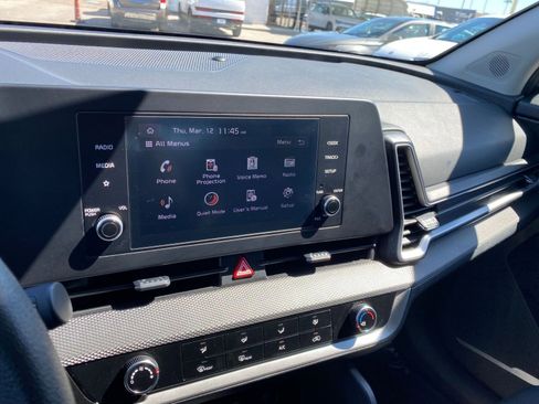 Used 2025 Kia Sportage LX image 17