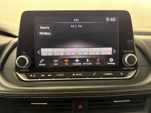 Used 2025 Nissan Rogue SV w/ SV Premium Package image 21